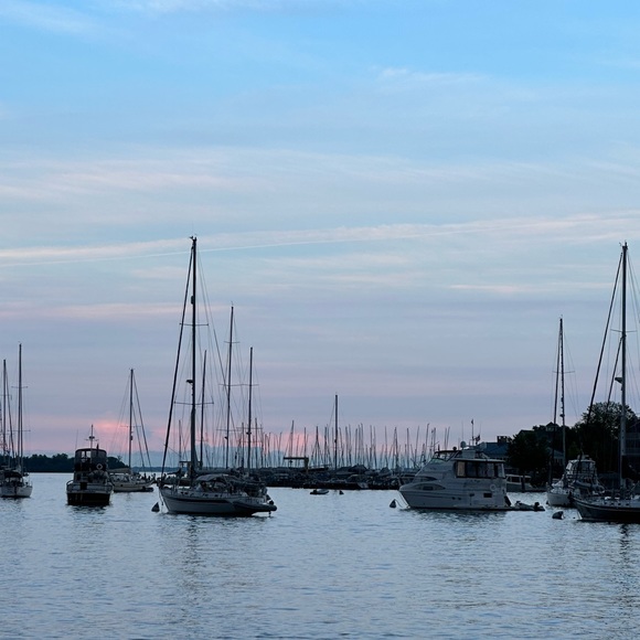 WELCOME TO LOVE, LAUREL CLOSET! - Picture 7 of 16